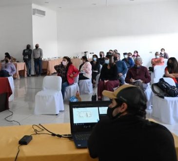 Comisión Nacional de Riego capacita a regantes de Lluta sobre embalse Chironta