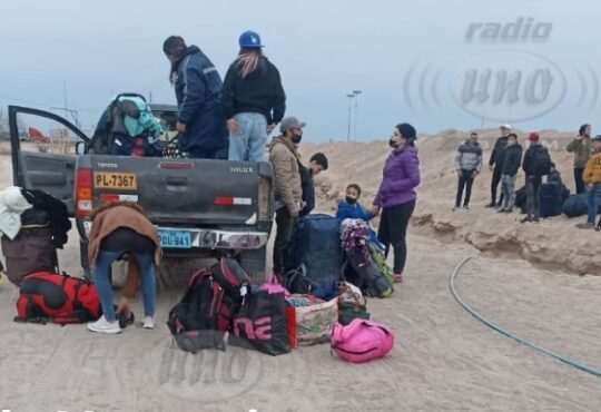 Todos los días devuelven caravanas de venezolanos hasta Arica
