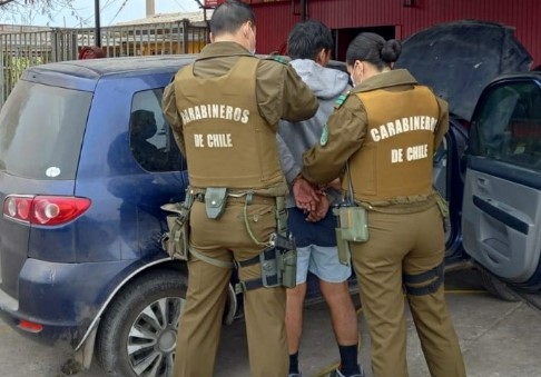 Menor de 17 años detenido en vulcanización con auto robado