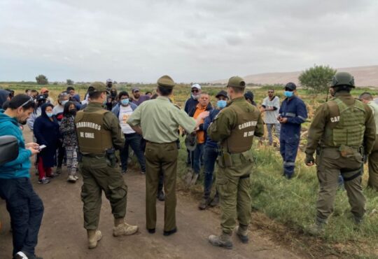 Cien personas que se tomaron terrenos en Lluta desalojados y acusados de usurpadores ante la Ley