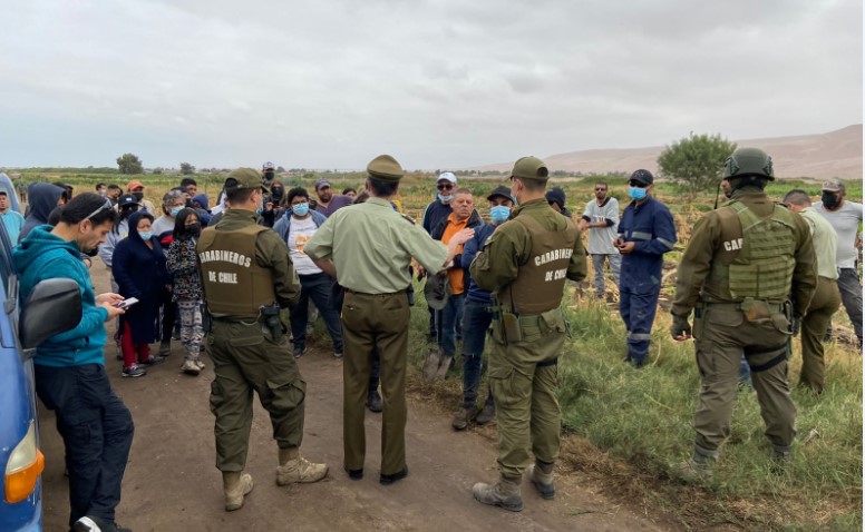 Cien personas que se tomaron terrenos en Lluta desalojados y acusados de usurpadores ante la Ley