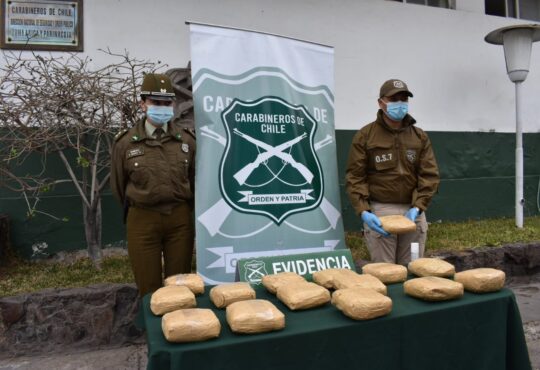 Carabineros del OS7 los capturó con drogas y armas en la frontera