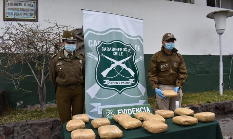 Carabineros del OS7 los capturó con drogas y armas en la frontera