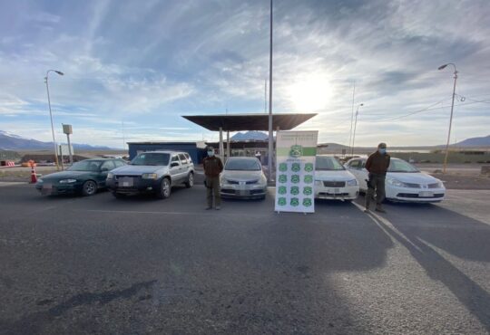 En medio de la oscuridad detectan caravana de autos a Bolivia