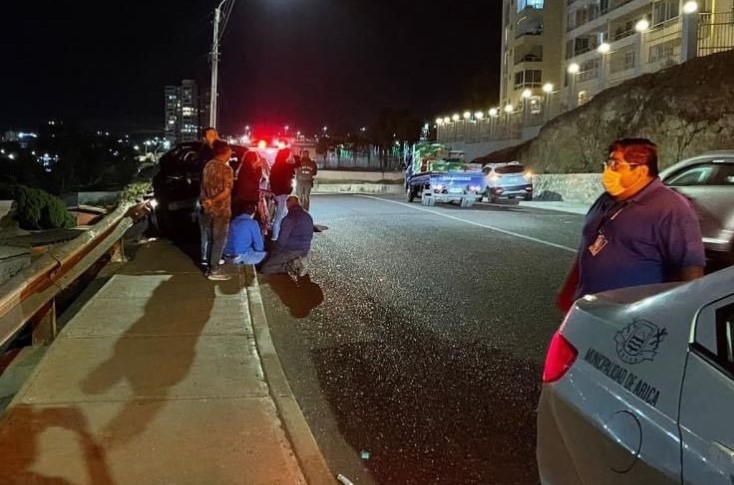 Auto cayó como bólido desde gran altura en avenida Valente Rossi