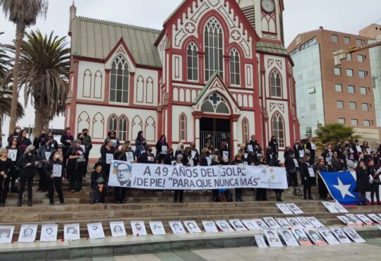 Mujeres de Luto estuvieron en las gradas de la Catedral