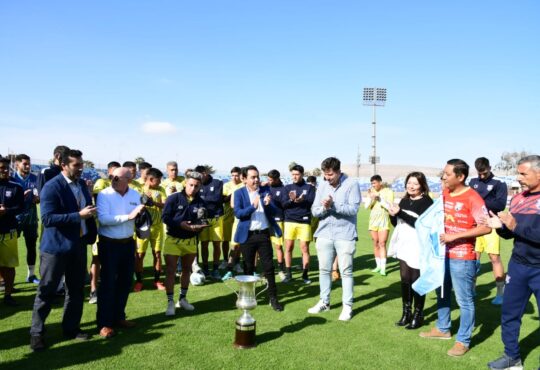Gobernador Jorge Díaz felicitó al Campeón del Ascenso
