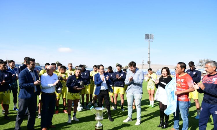 Gobernador Jorge Díaz felicitó al Campeón del Ascenso