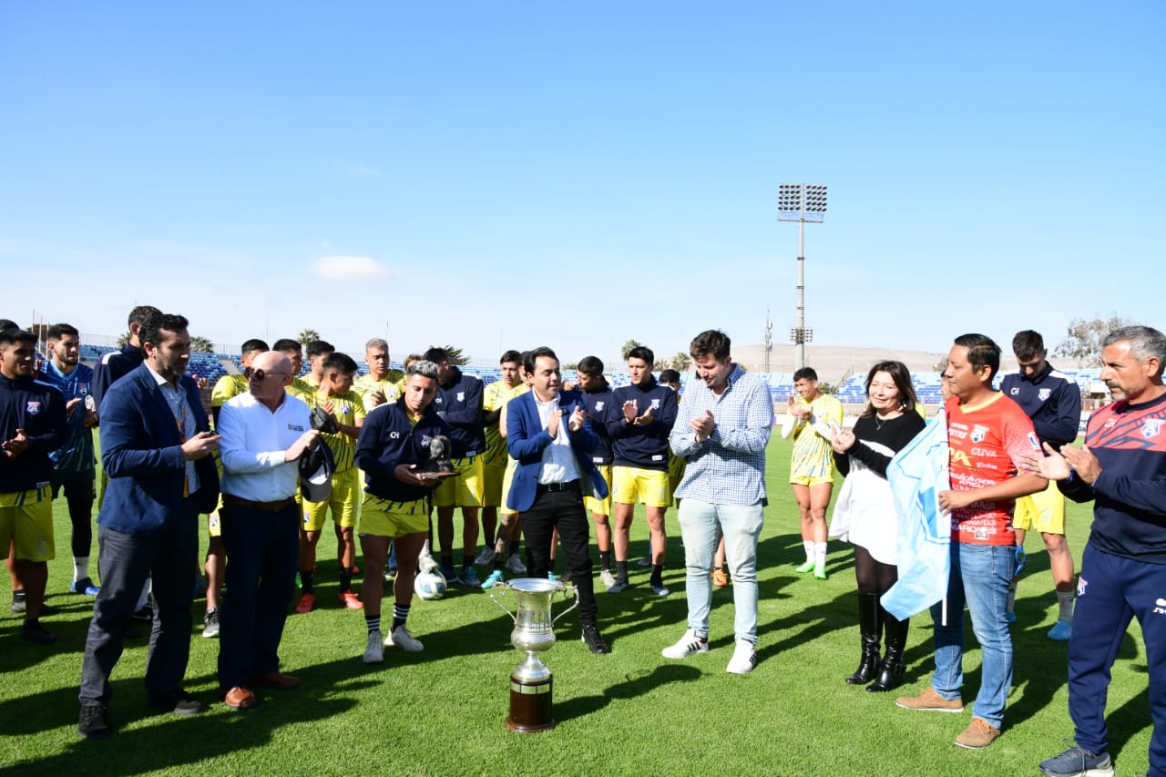 Gobernador Jorge Díaz felicitó al Campeón del Ascenso