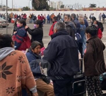 Por largo feriado masa laboral peruana hace filas en Terminal Internacional