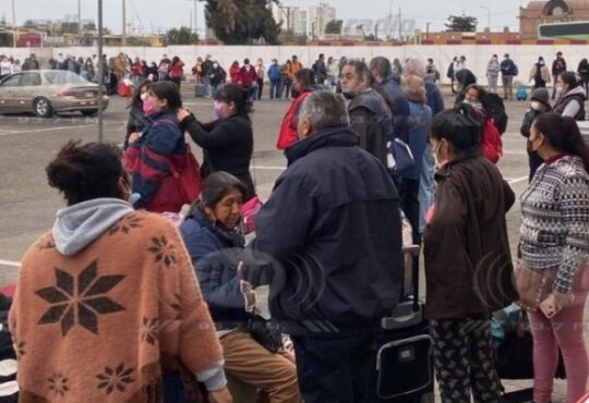Por largo feriado masa laboral peruana hace filas en Terminal Internacional