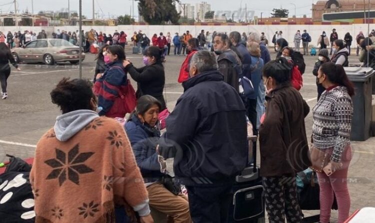 Por largo feriado masa laboral peruana hace filas en Terminal Internacional