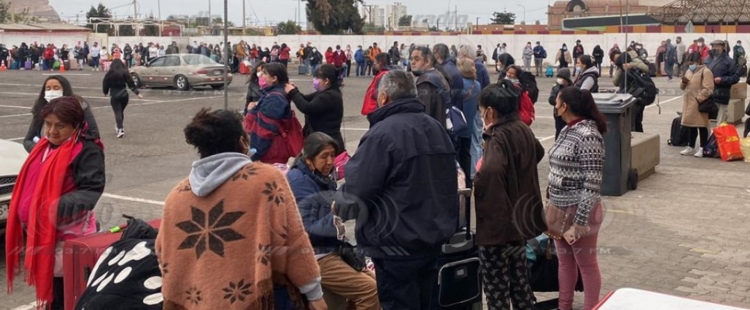 Por largo feriado masa laboral peruana hace filas en Terminal Internacional