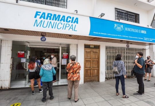 Farmacia Municipal invierte más de 230 millones para cumplir con vecinos ariqueños