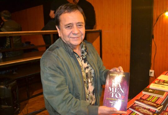 Escritor Patricio Barrios en emotiva ceremonia lanzó novela sobre la Novia de Azapa