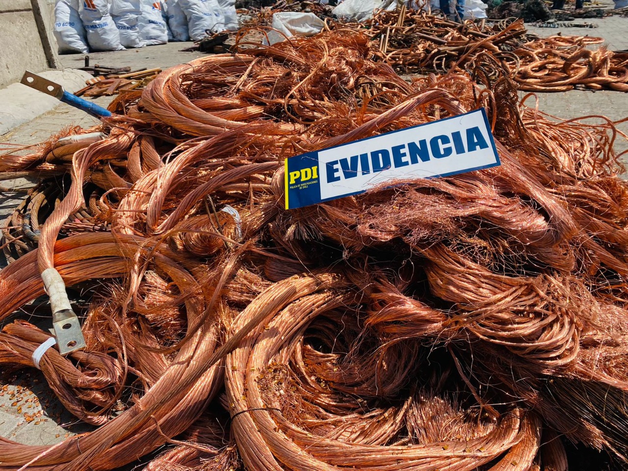 PDI Arica y Aduanas incautaron cerca de 20 toneladas de cobre robado en Puerto de Arica