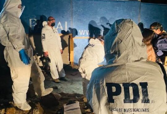 Investigan asesinato en edificio en construcción