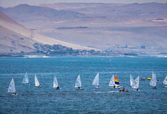 Con más de 130 competidores partió nacional de escuelas de Vela en Arica
