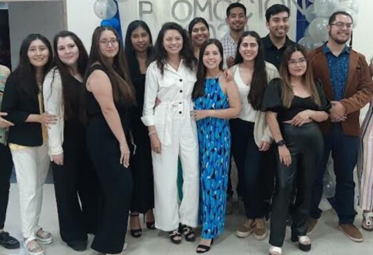 Colegio Médico dio bienvenida a 17 egresados de la Carrera de Medicina de la UTA   