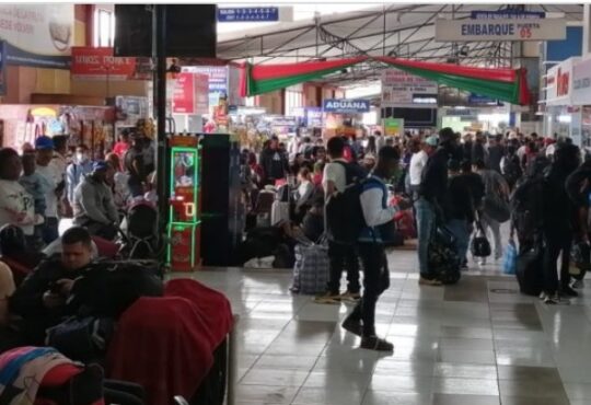 500 viajeros varados en Tacna por bloqueos de ruta a Lima