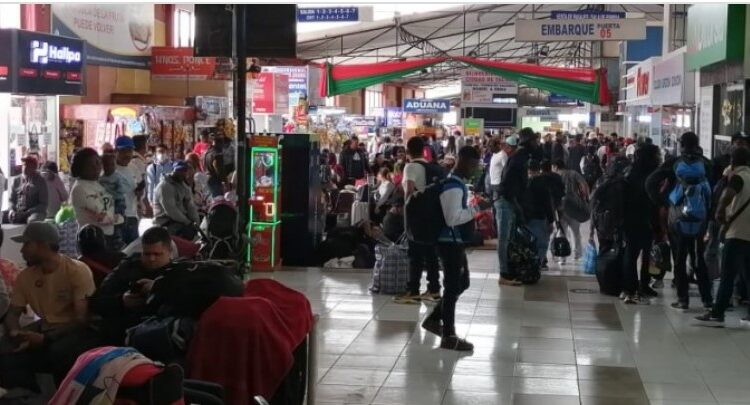 500 viajeros varados en Tacna por bloqueos de ruta a Lima