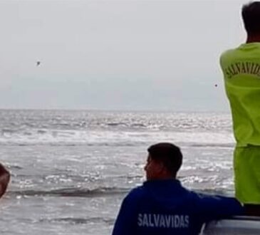 Bañista desestimó advertencia en Las Machas y fue tragado por el oleaje