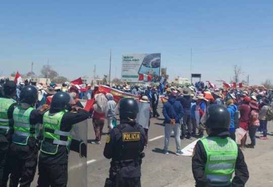 Tacneños bloquearon la frontera con Chile