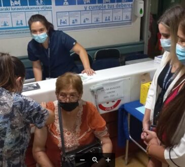 Refuerzan llamado a vacunarse con la bivalente Covid: La pandemia no ha terminado