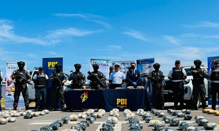 En operativo PDI-Armada incautan 150 kilos de droga