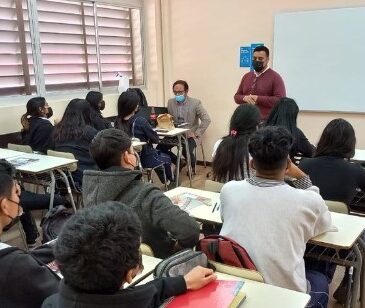 Ofrecen novedosas becas para que alumnas estudien carreras técnicas en INACAP Arica