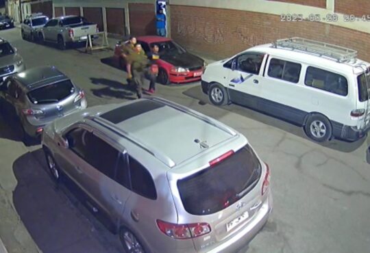 Carabineros detuvo a menor de 15 años en un auto recién robado