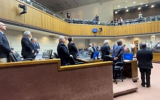 Senado rindió minuto de silencio en memoria de Julio Urquhart Matheu