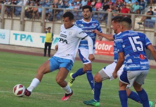 Arica ganó 5 a 0: Rodrigo Auzmendi jugó babyfútbol con sus 4 goles