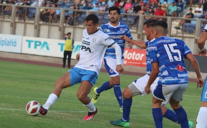 Arica ganó 5 a 0: Rodrigo Auzmendi jugó babyfútbol con sus 4 goles