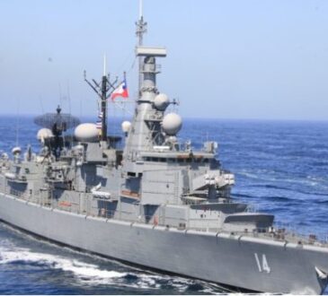 Fragata Antiaérea Almirante Latorre encabeza homenaje a las Glorias Navales