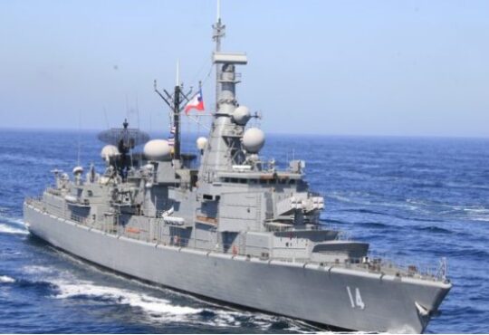 Fragata Antiaérea Almirante Latorre encabeza homenaje a las Glorias Navales