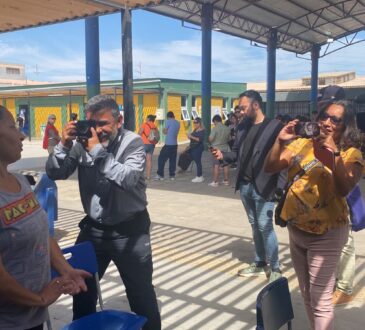 En el Comercial votó la controvertida candidata Karla Añes