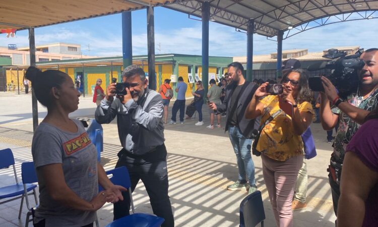 En el Comercial votó la controvertida candidata Karla Añes