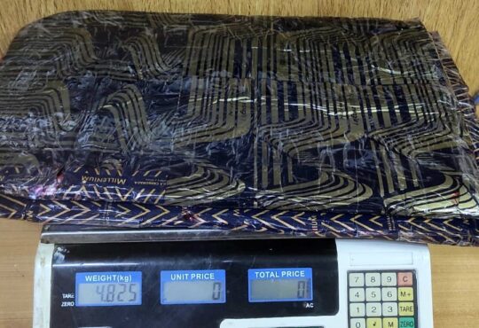 Aduanas de Chacalluta detectó a cuatro pasajeros que ingresaban droga a Arica