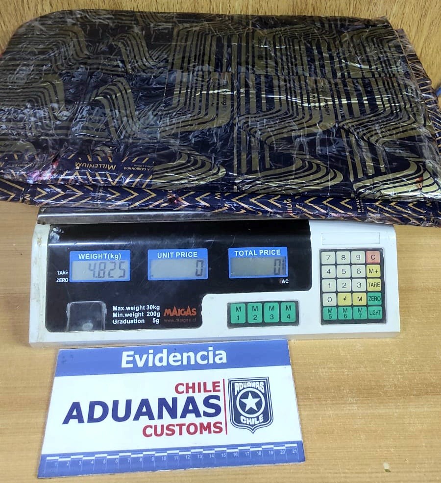 Aduanas de Chacalluta detectó a cuatro pasajeros que ingresaban droga a Arica