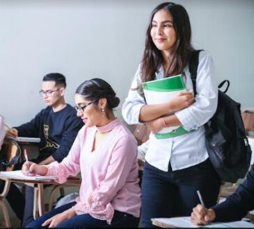 Mayoría de titulados universitarios son hombres y con 62% de formalidad laboral