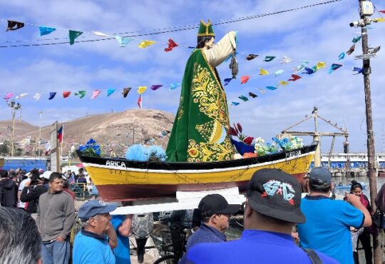 Se acumularon las rogativas a San Pedro en el Terminal Pesquero