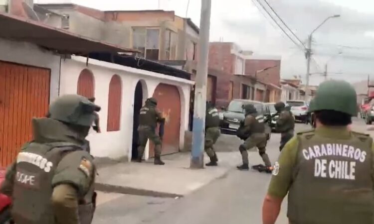 OS9 de Carabineros capturó a dos violentos asaltantes armados y recuperó las especies