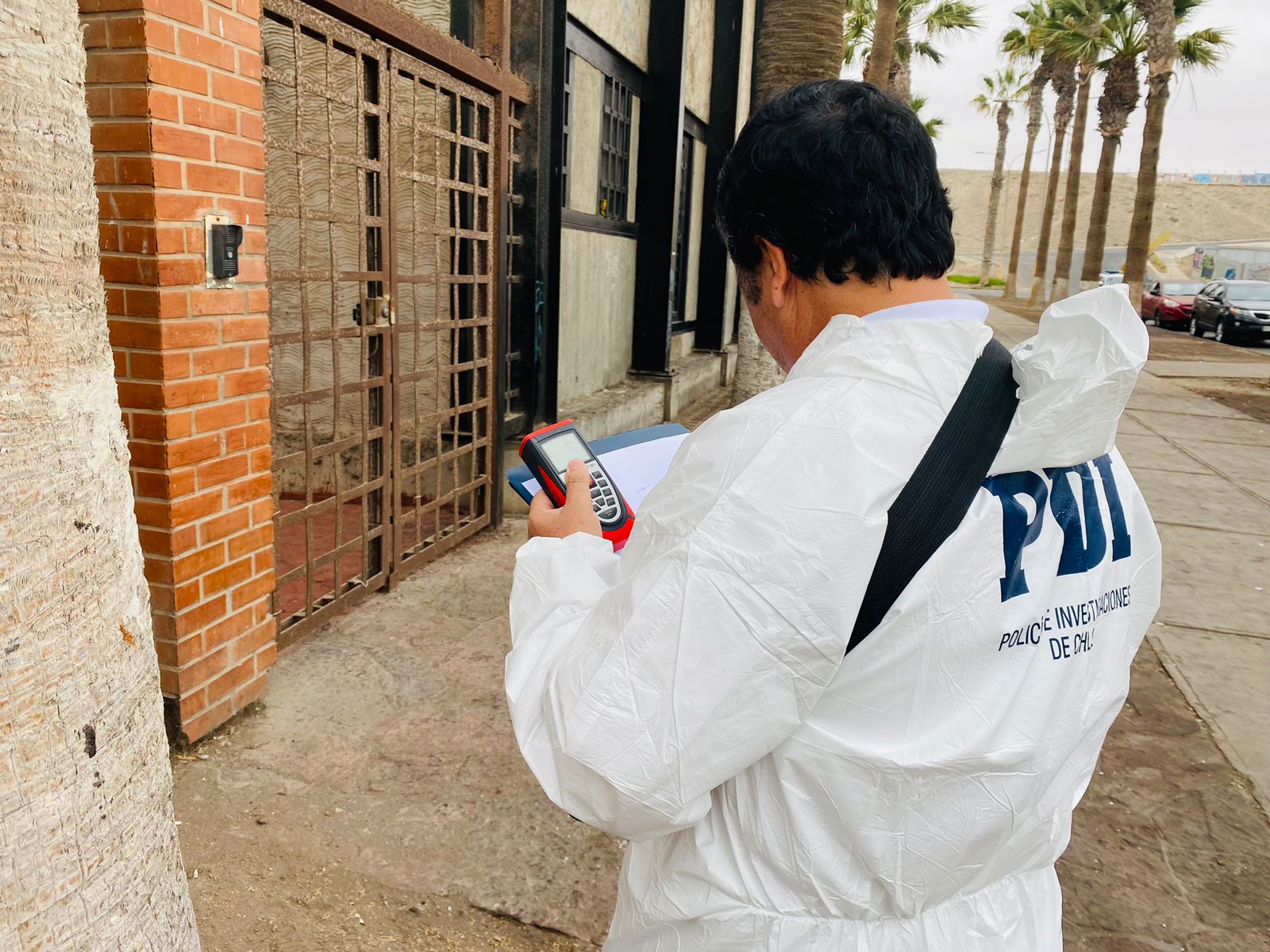 PDI investiga homicidio a la salida de local nocturno en balneario Chinchorro