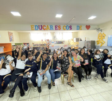 Autora del libro “Mi27F” inspira a estudiantes de colegios de Arica