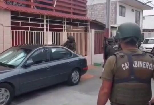 Operativo policial allanó tres domicilios en el sector Norte