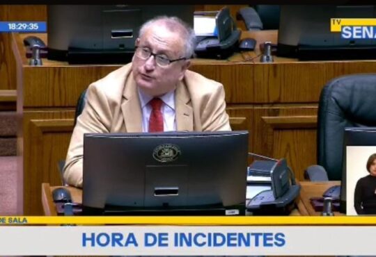 Senador ariqueño denunció a ex notario por estafa a más de 100 clientes