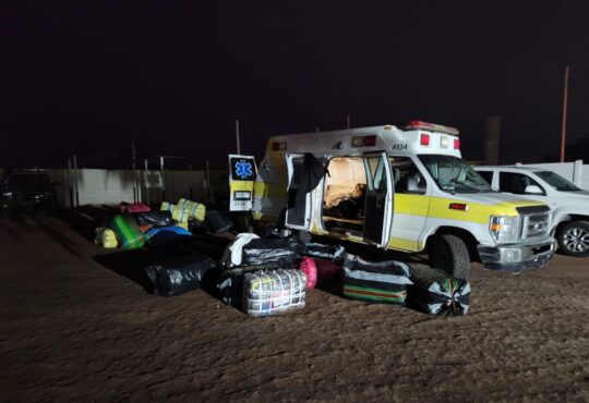 Vehículo que simulaba ser ambulancia transportaba millonario contrabando