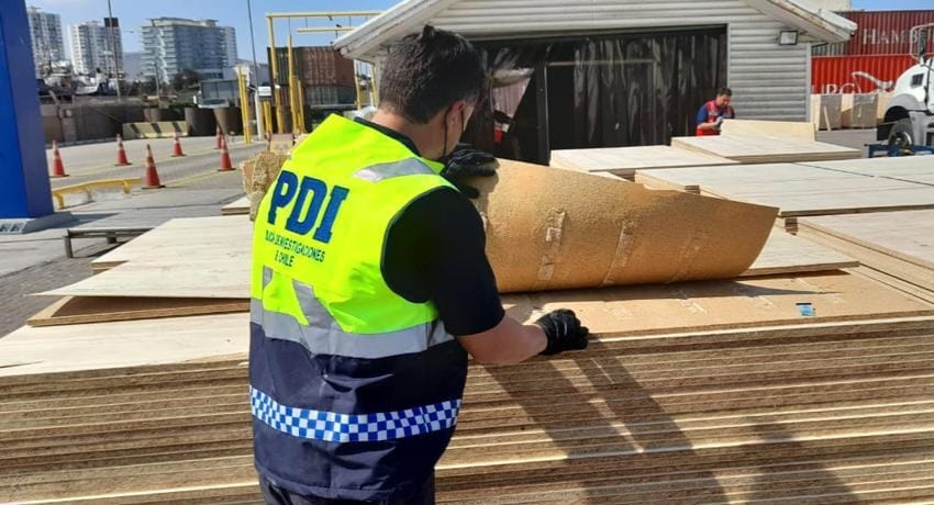 Incautan 2 toneladas de cocaína en puerto de Arica en carga de madera proveniente de Bolivia