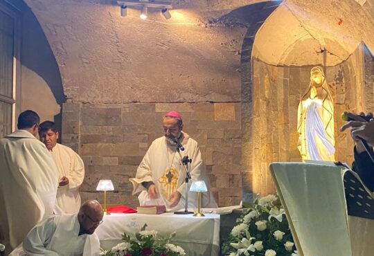 Reinauguran Gruta de la Virgen de Lourdes en Parroquia Sagrada Familia